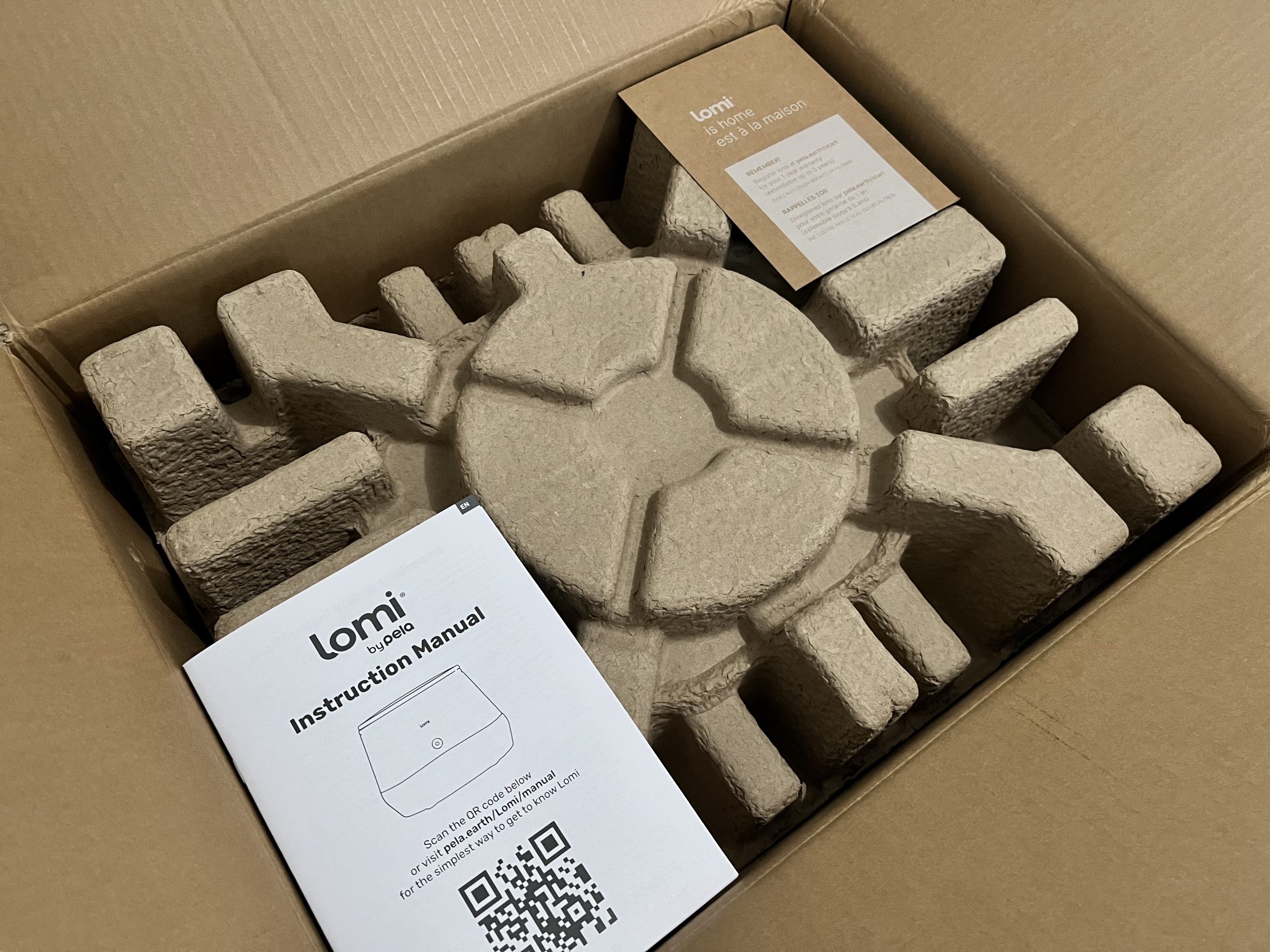 image of shipping packaging of the lomi